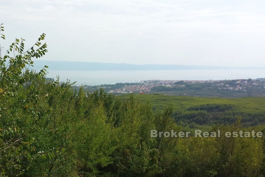 Solin, building land with sea view